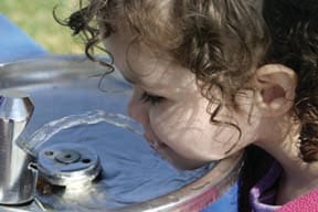 Girl_at_the_Water_Fountain.jpg